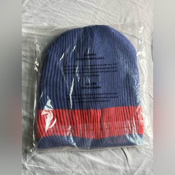 Fantastic Beasts Red & Blue Macusa Knit Slouch Beanie (NWT) - Picture 3 of 4